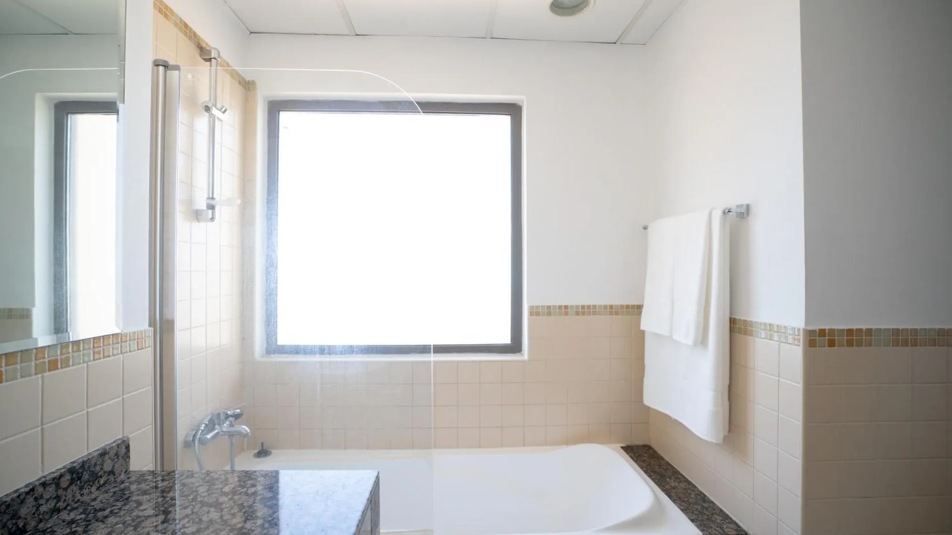 Gma Amwaj 2Br Sea View High Floor Apartment Dubai