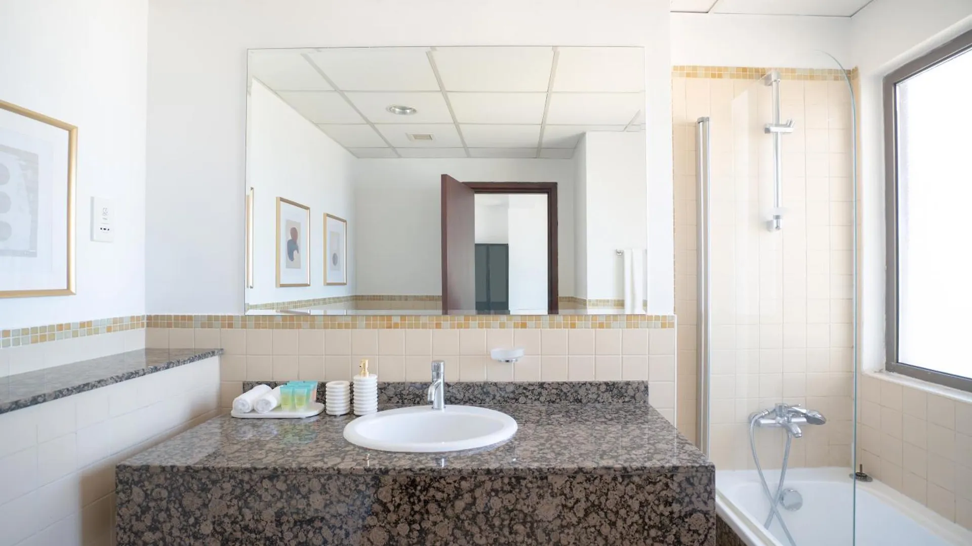 ドバイGma Amwaj 2Br Sea View High Floorアパートメント アパート